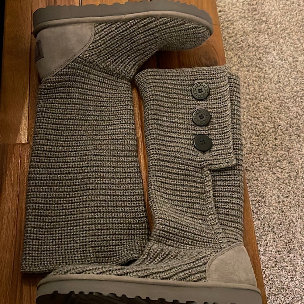 Ugg Classic Cardy- Brand New/Never Worn.
